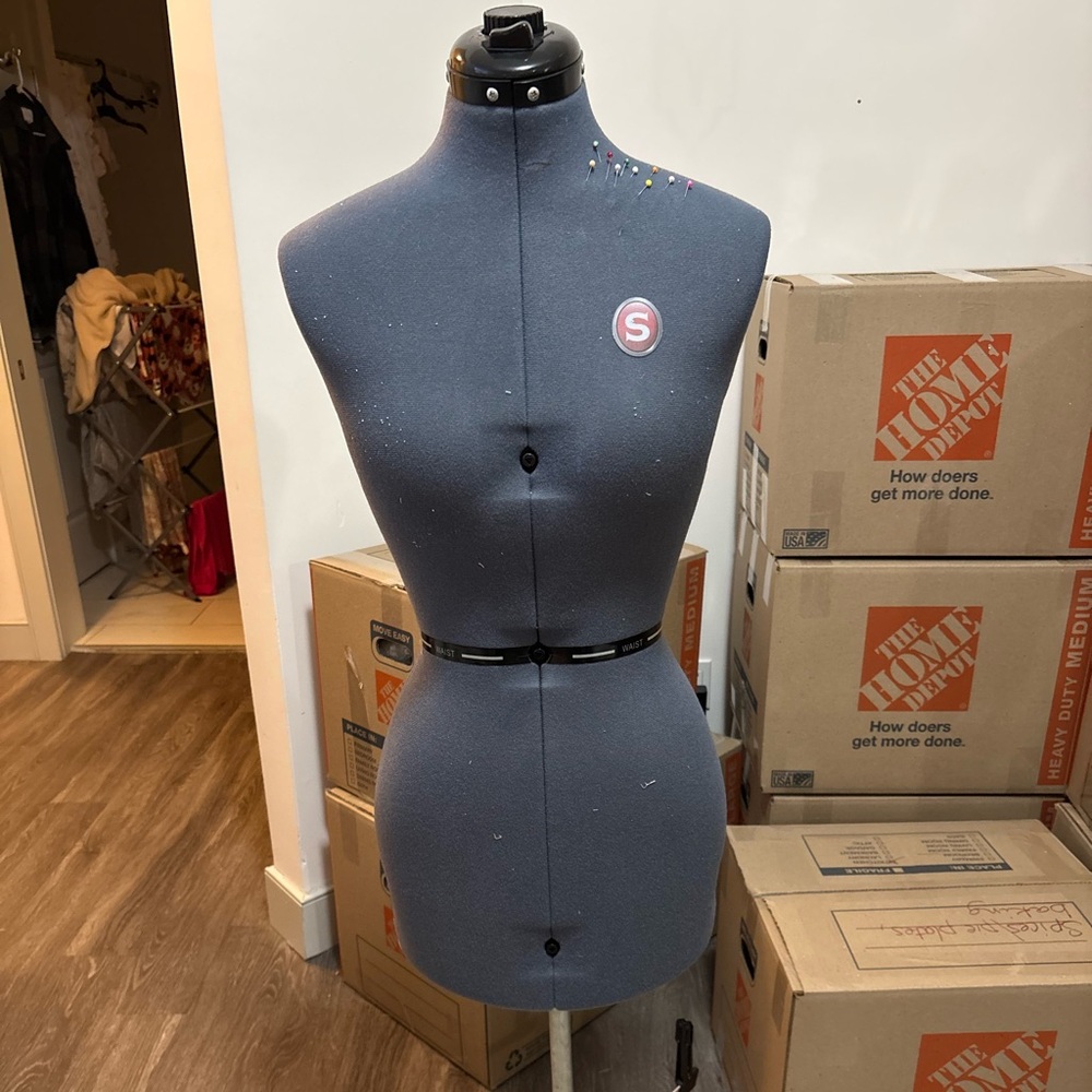 Adjustable Gray Dress Form Mannequin